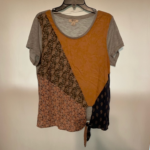 Multi patterned top - Picture 2 of 4